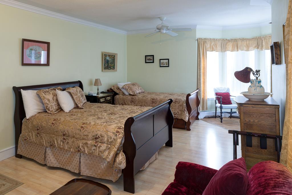 Country Encounters Accommodations Coleman Quarto foto