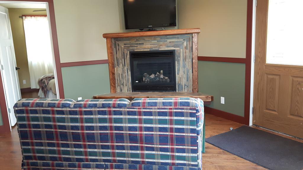 Country Encounters Accommodations Coleman Exterior foto