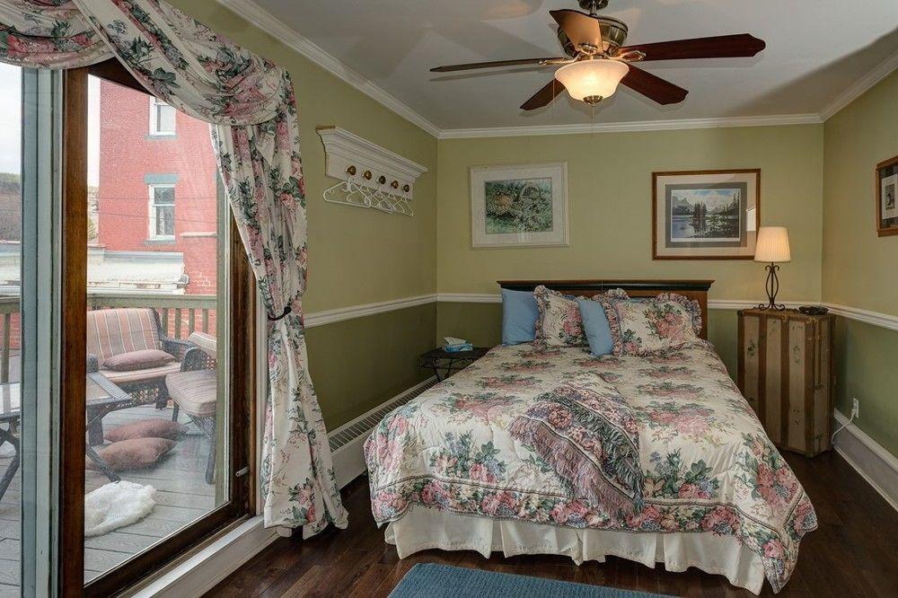 Country Encounters Accommodations Coleman Exterior foto