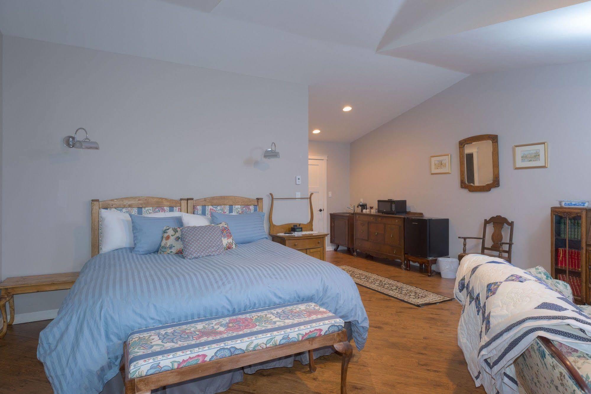 Country Encounters Accommodations Coleman Exterior foto