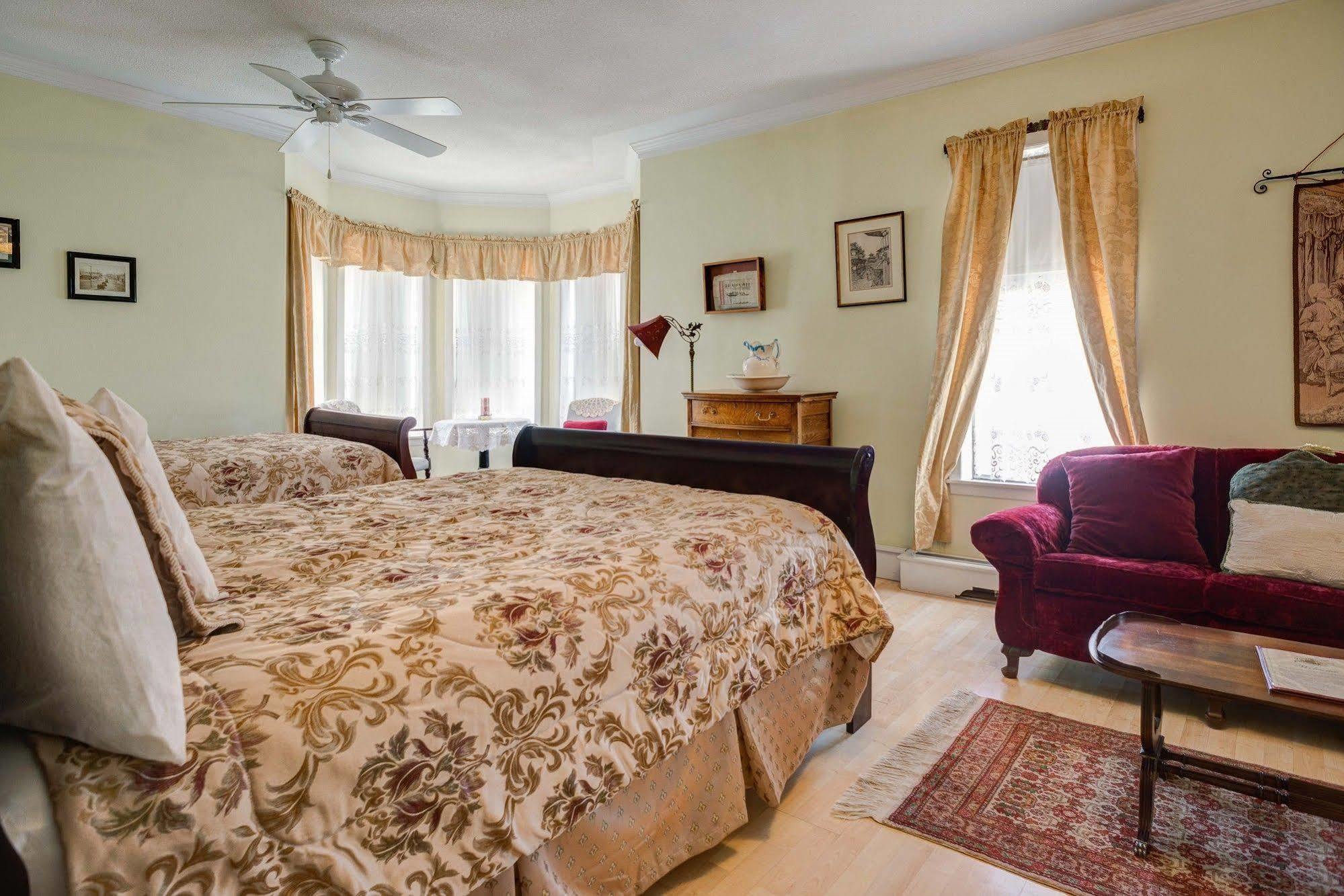 Country Encounters Accommodations Coleman Exterior foto