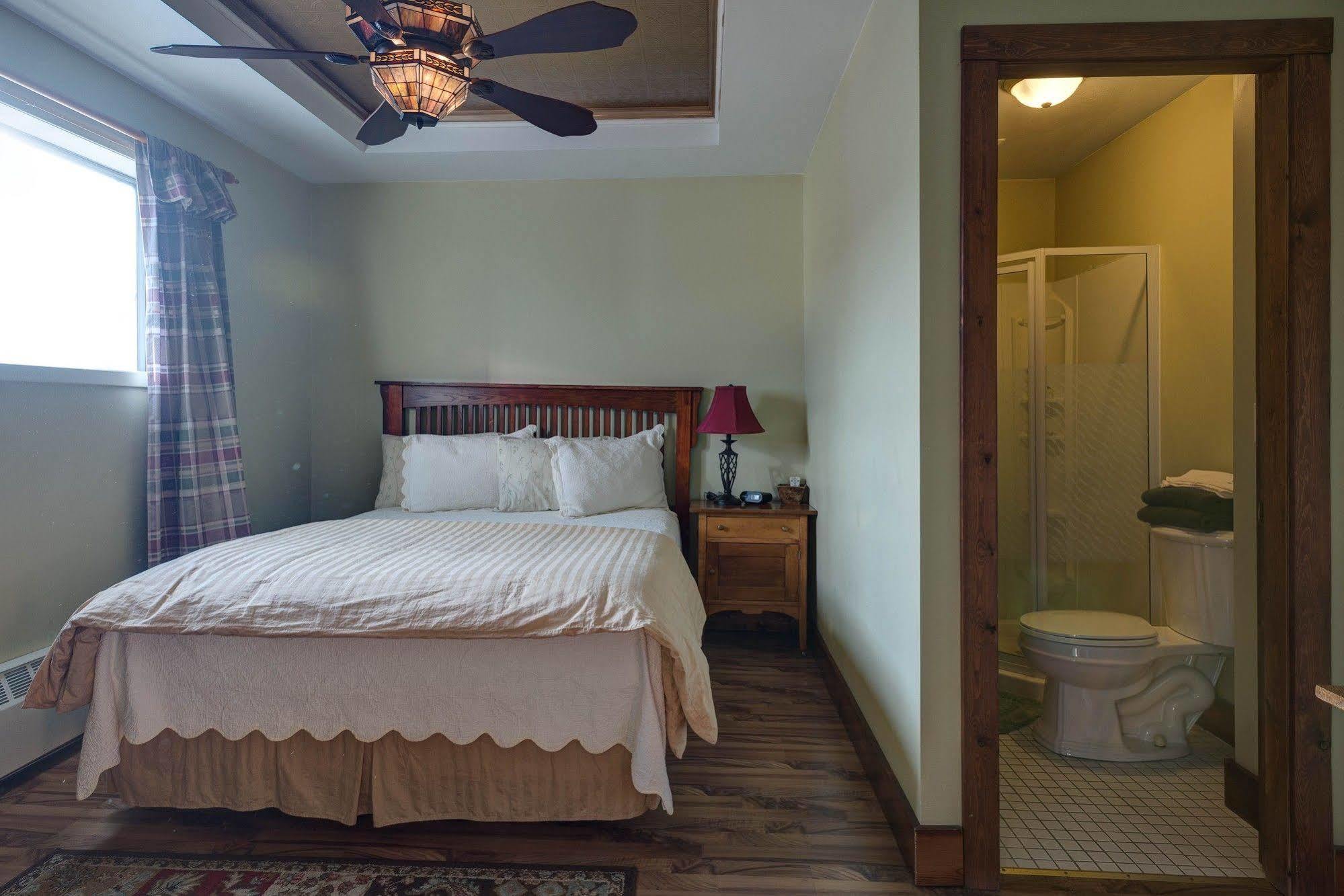 Country Encounters Accommodations Coleman Exterior foto